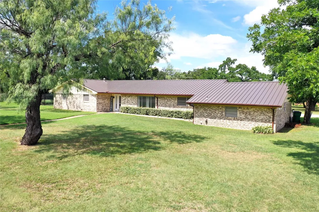 281 Oak Ridge Street Jacksboro TX 76458