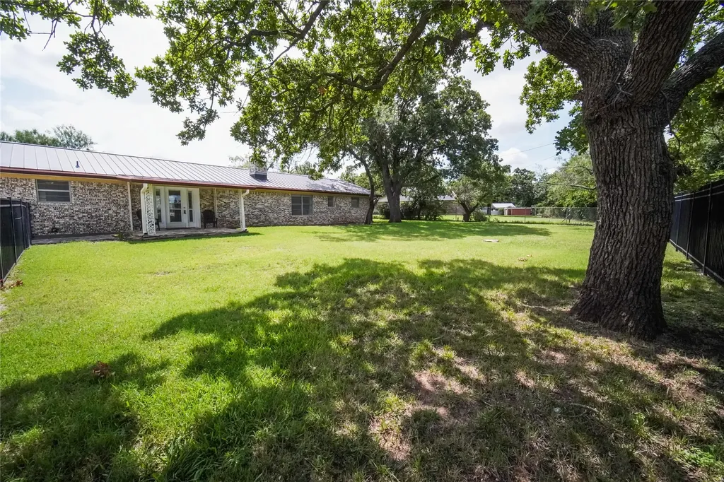281 Oak Ridge Street Jacksboro TX 76458