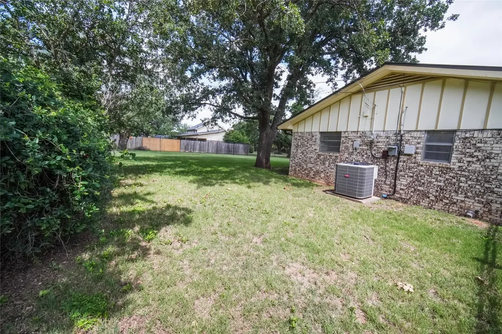 281 Oak Ridge Street Jacksboro TX 76458