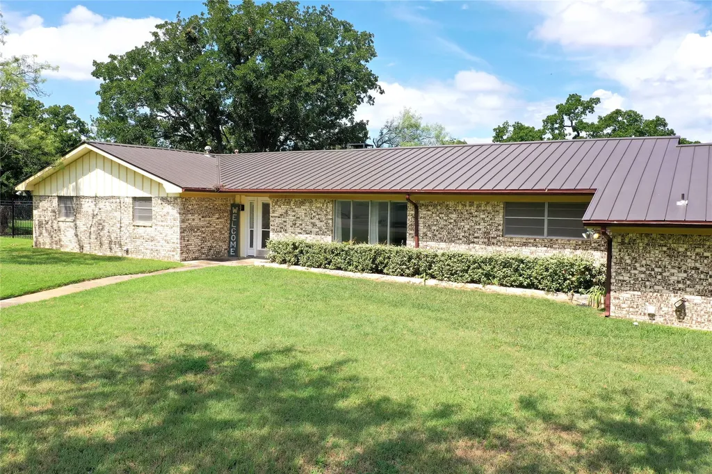 281 Oak Ridge Street Jacksboro TX 76458