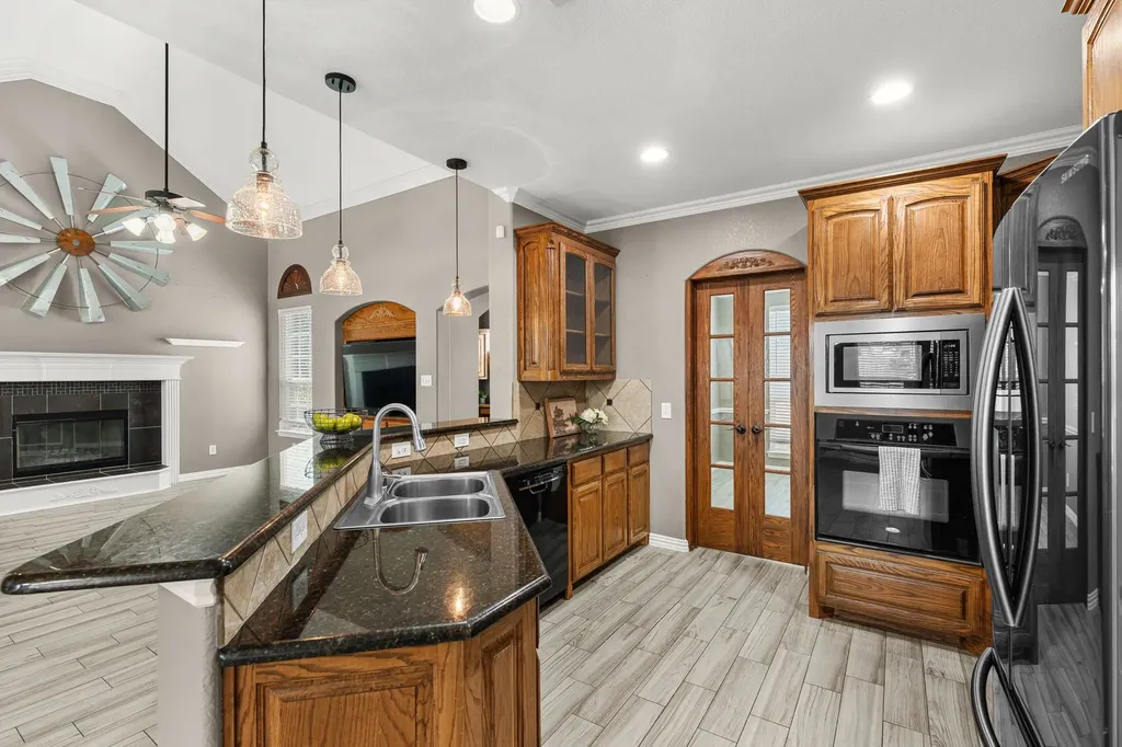 5540 Plata Lane Benbrook TX 76126
