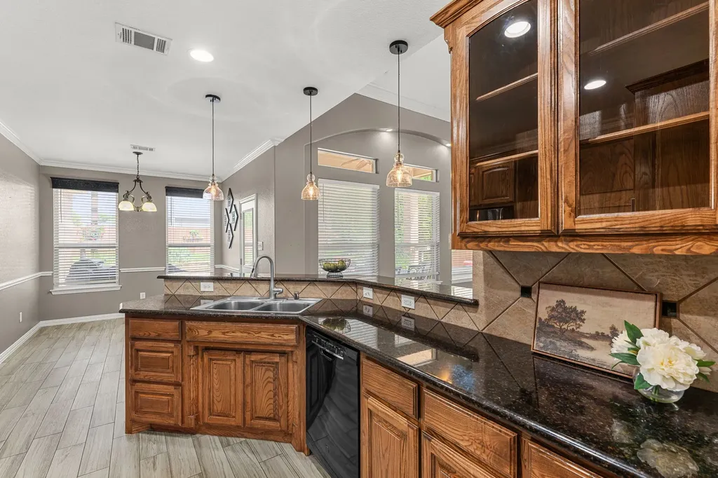 5540 Plata Lane Benbrook TX 76126