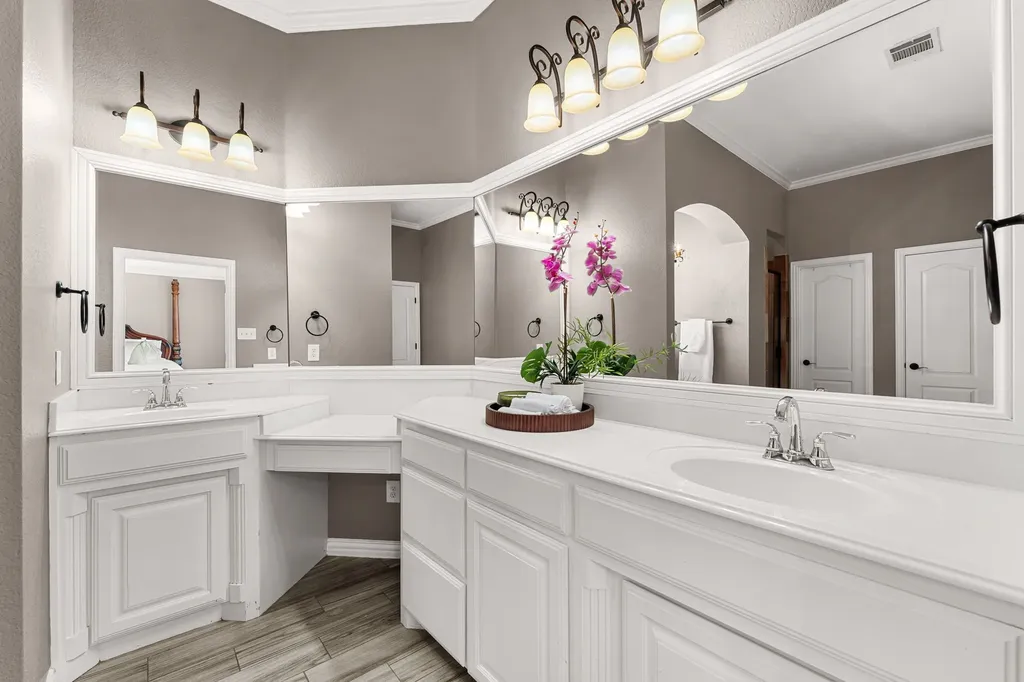 5540 Plata Lane Benbrook TX 76126