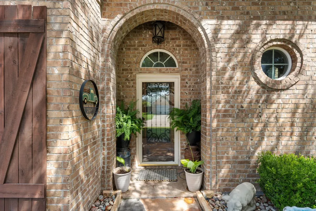 5540 Plata Lane Benbrook TX 76126