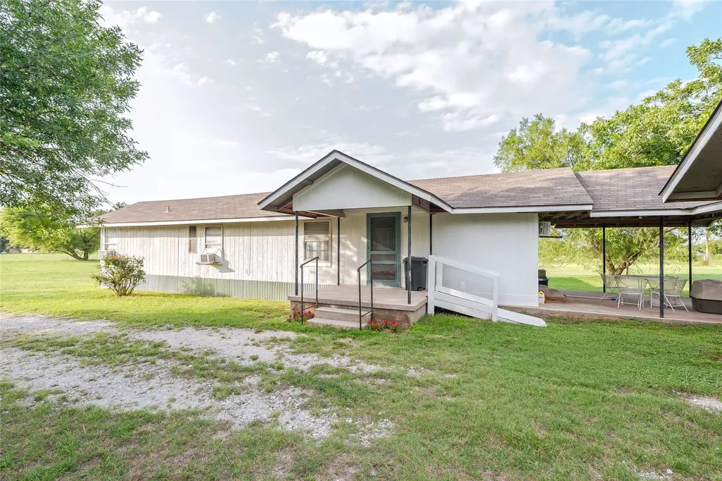 1306 Winn Road Bowie TX 76230