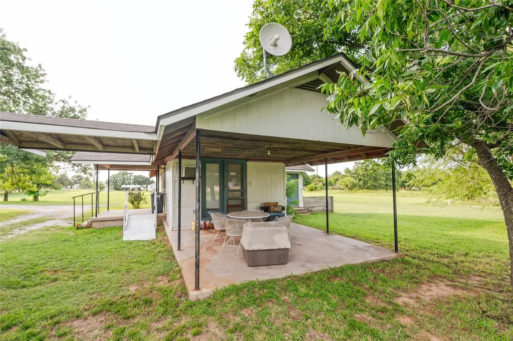 1306 Winn Road Bowie TX 76230