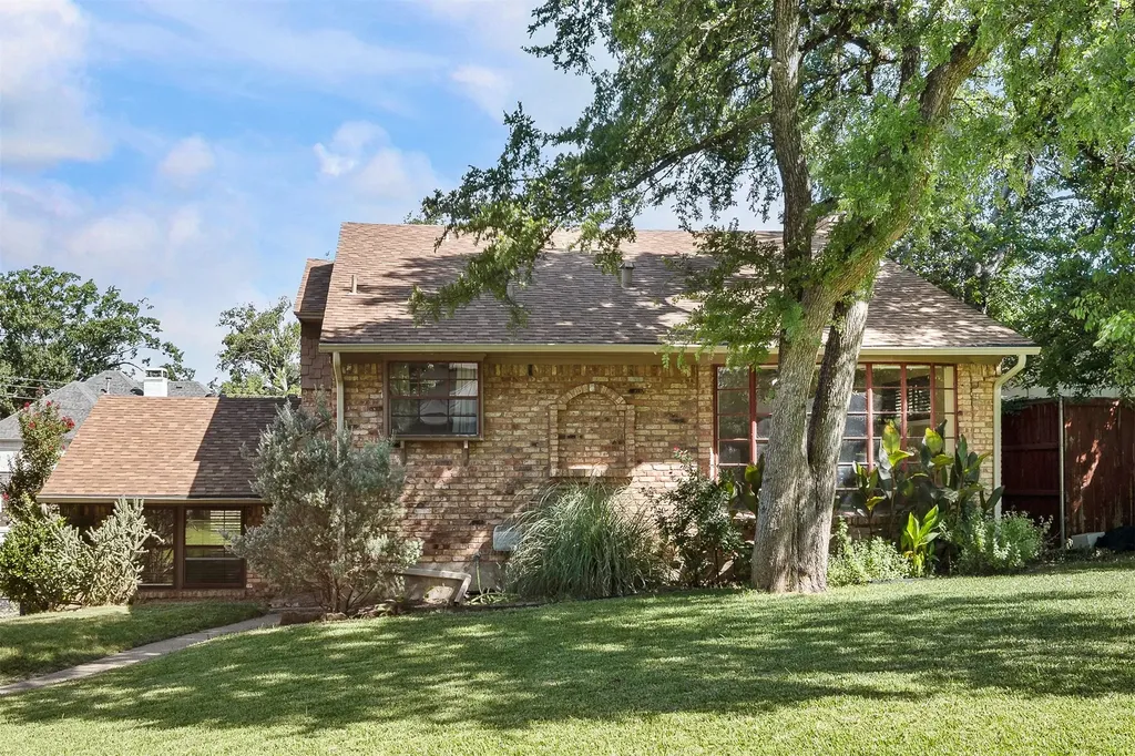 7735 Deer Trail Drive Dallas TX 75238