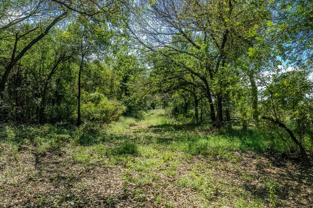 001 W Pleasant Valley Road Henrietta TX 76230