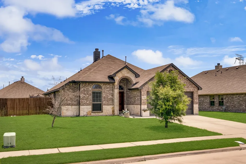 1928 Glen Meadow Drive Royse City TX 75189