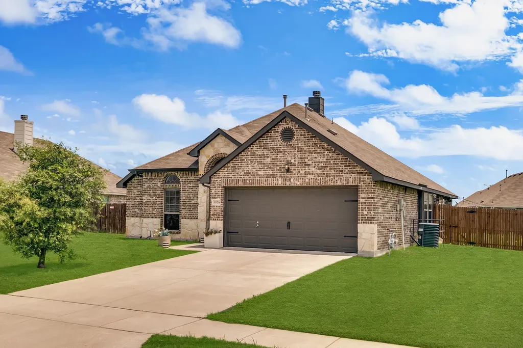 1928 Glen Meadow Drive Royse City TX 75189