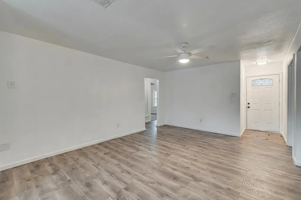 2110 Aggie Drive Grand Prairie TX 75051