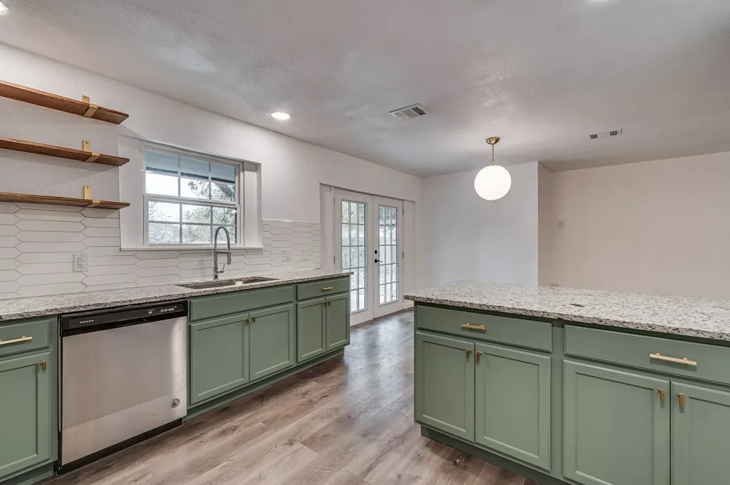 2110 Aggie Drive Grand Prairie TX 75051
