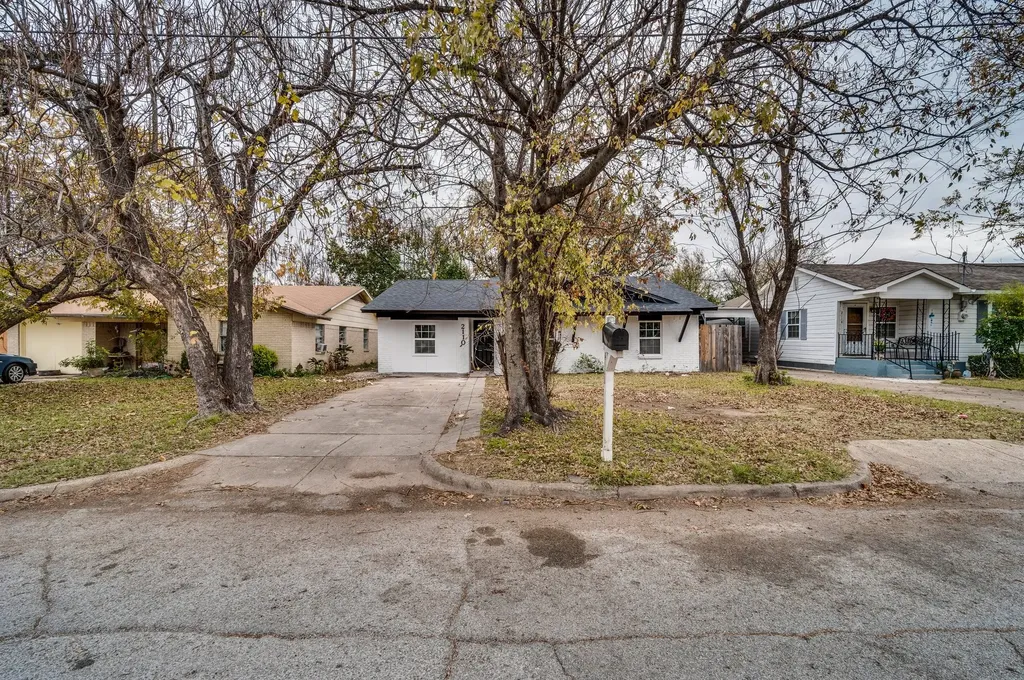 2110 Aggie Drive Grand Prairie TX 75051