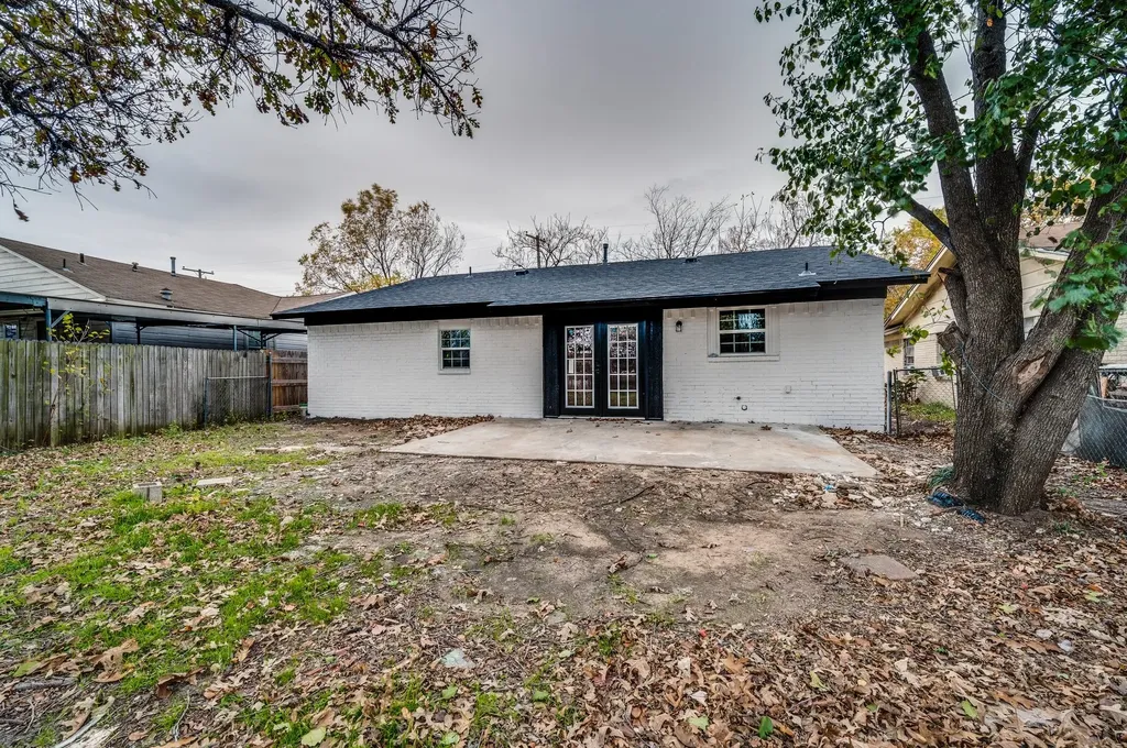 2110 Aggie Drive Grand Prairie TX 75051