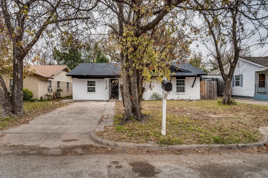 2110 Aggie Drive Grand Prairie TX 75051