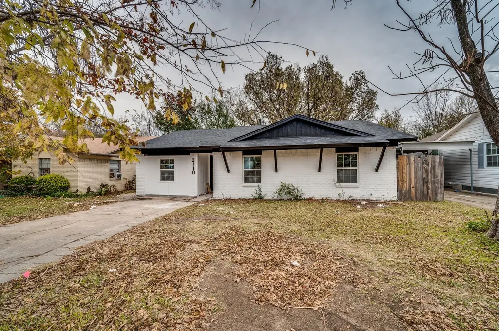 2110 Aggie Drive Grand Prairie TX 75051