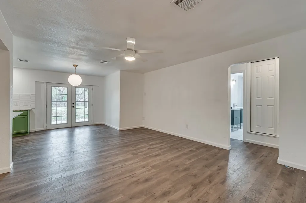 2110 Aggie Drive Grand Prairie TX 75051