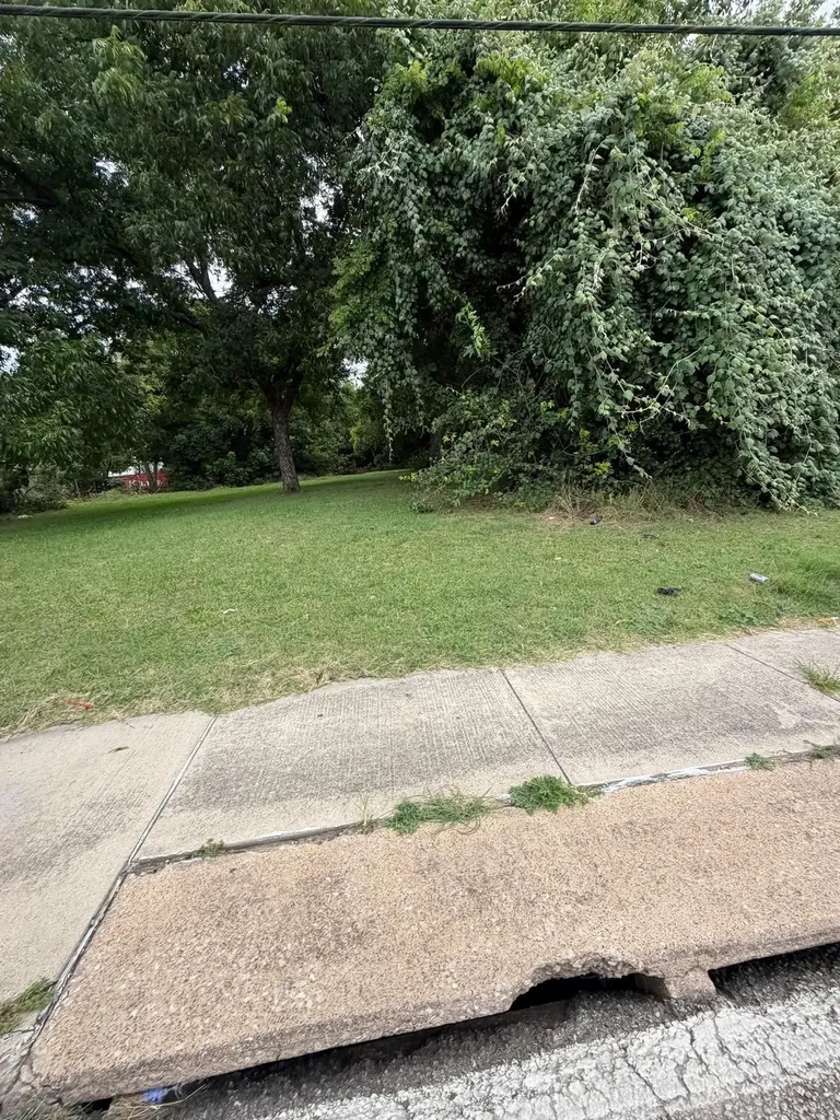 2523 E Ledbetter Drive Dallas TX 75216