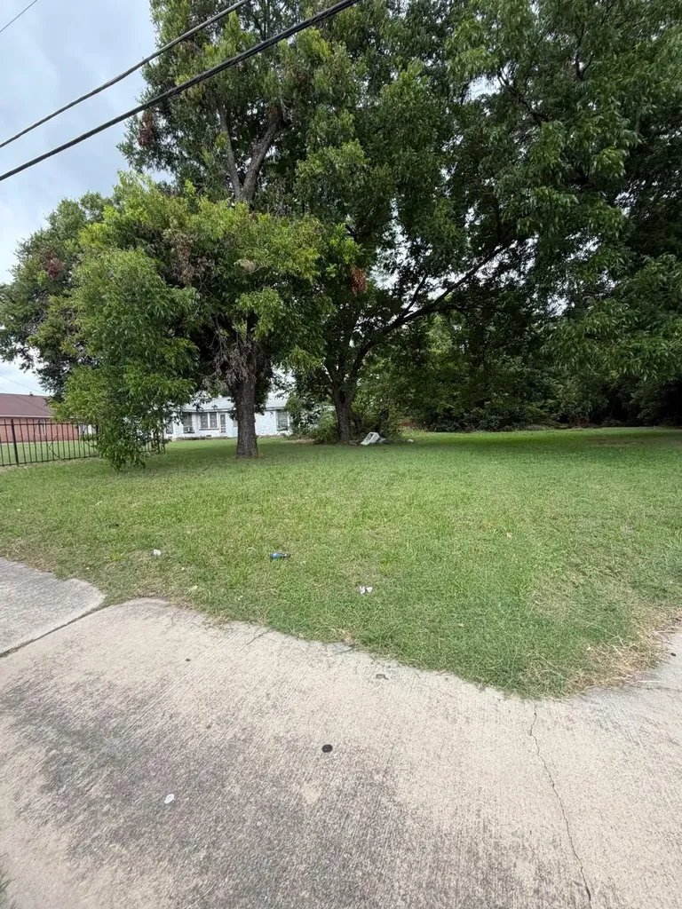2523 E Ledbetter Drive Dallas TX 75216
