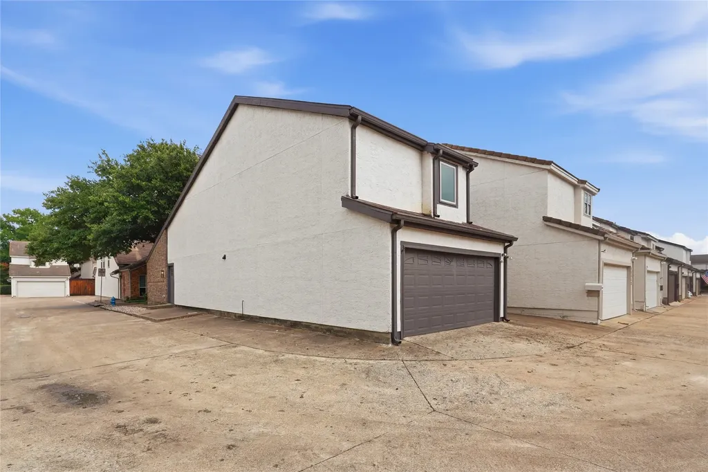 17118 Planters Row Addison TX 75001