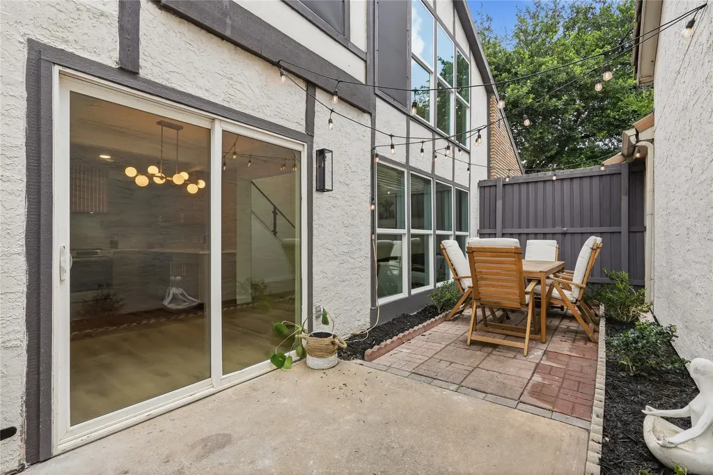 17118 Planters Row Addison TX 75001