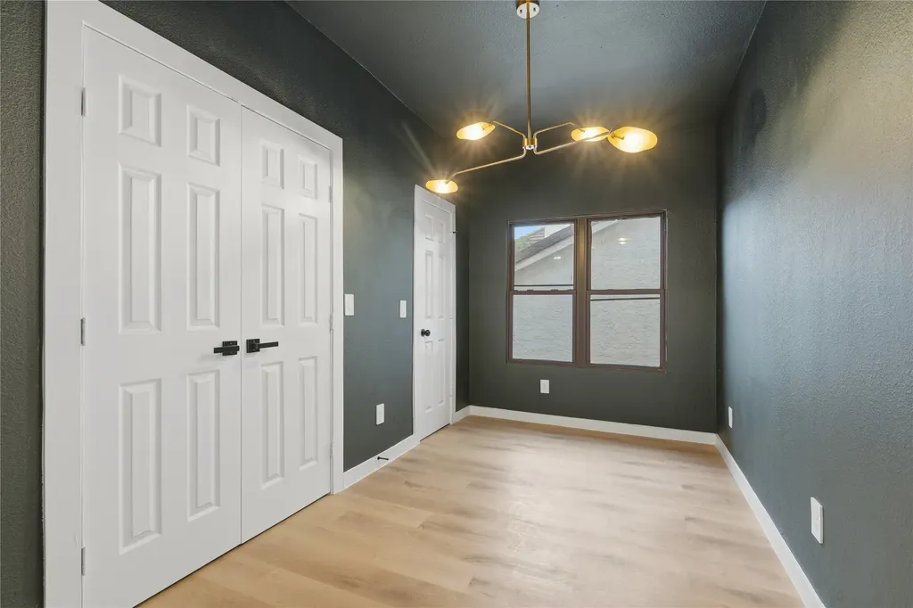 17118 Planters Row Addison TX 75001