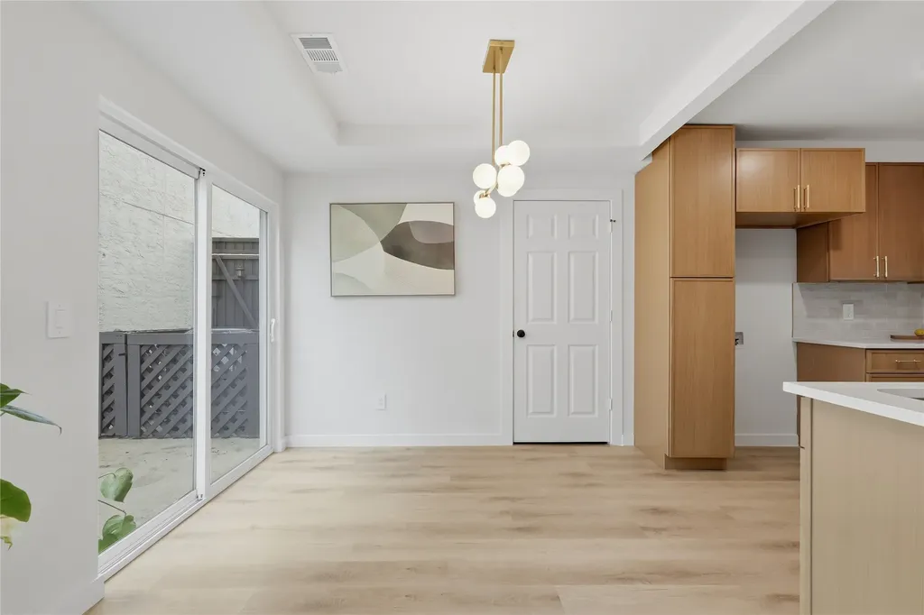 17118 Planters Row Addison TX 75001
