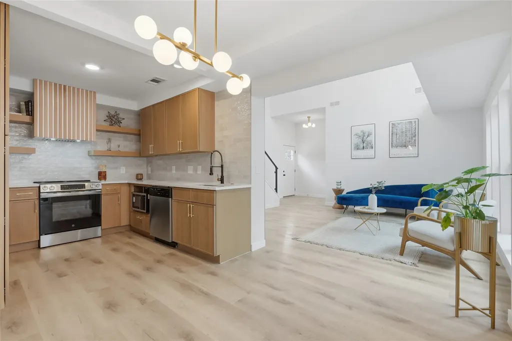 17118 Planters Row Addison TX 75001