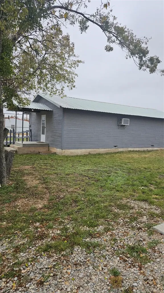4 W Sherman Street Mullin TX 76864
