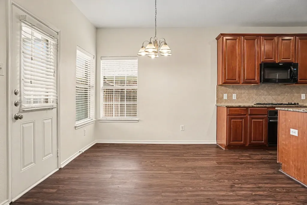 2836 Tranquilo Grand Prairie TX 75054