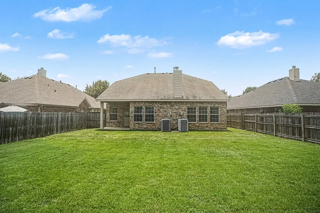 2836 Tranquilo Grand Prairie TX 75054