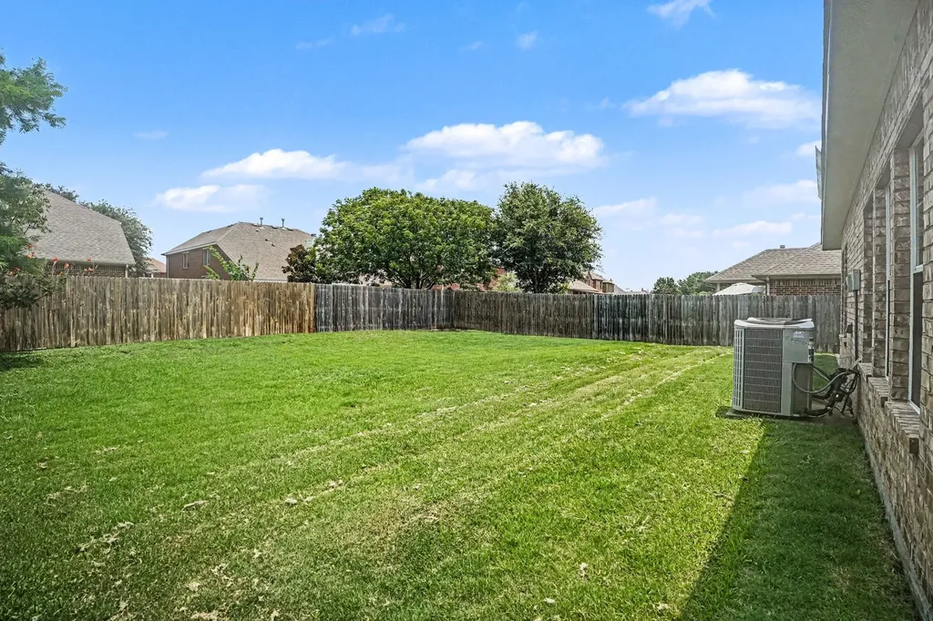 2836 Tranquilo Grand Prairie TX 75054