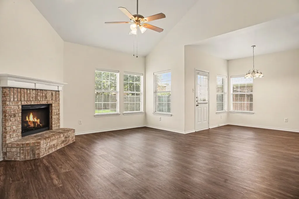 2836 Tranquilo Grand Prairie TX 75054