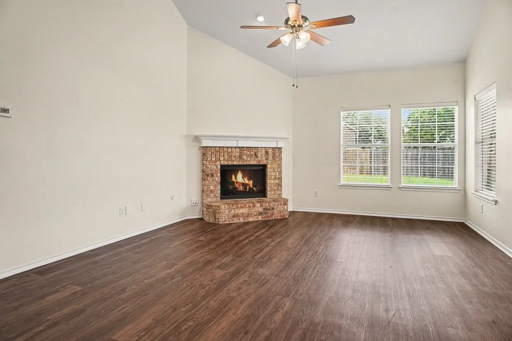 2836 Tranquilo Grand Prairie TX 75054