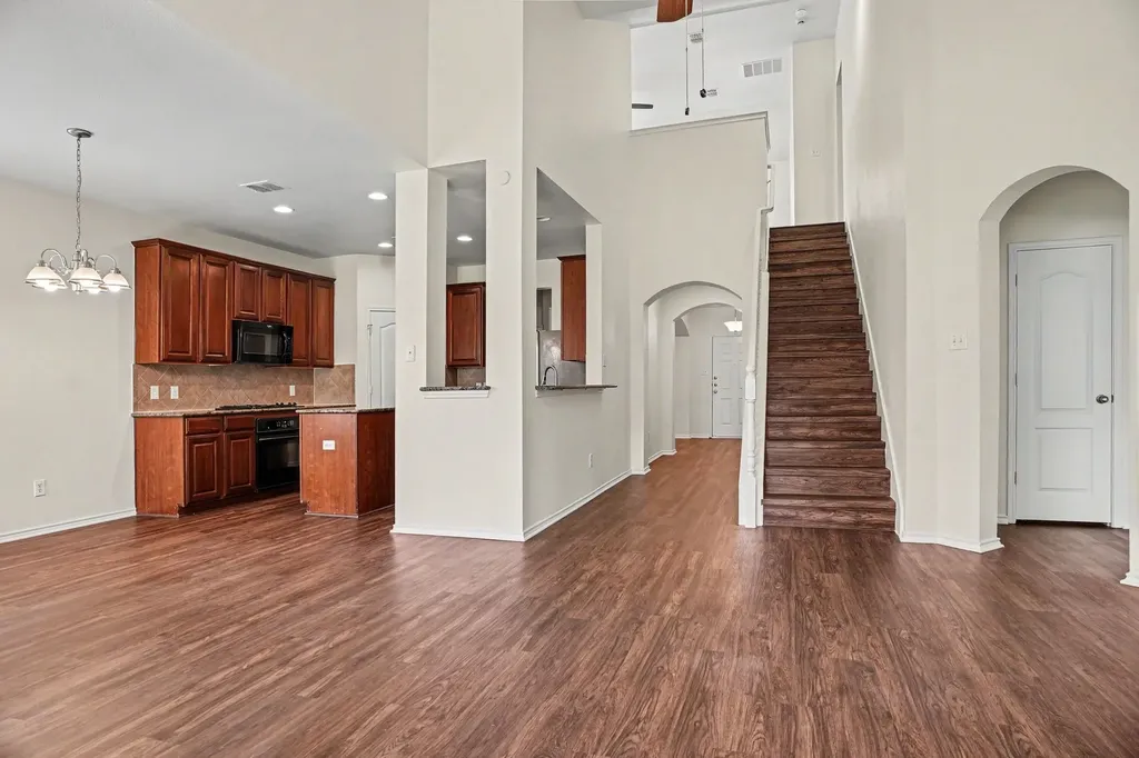 2836 Tranquilo Grand Prairie TX 75054
