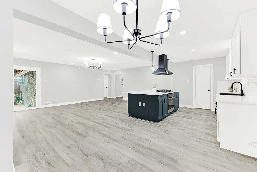 5821 Clendenin Avenue Dallas TX 75228