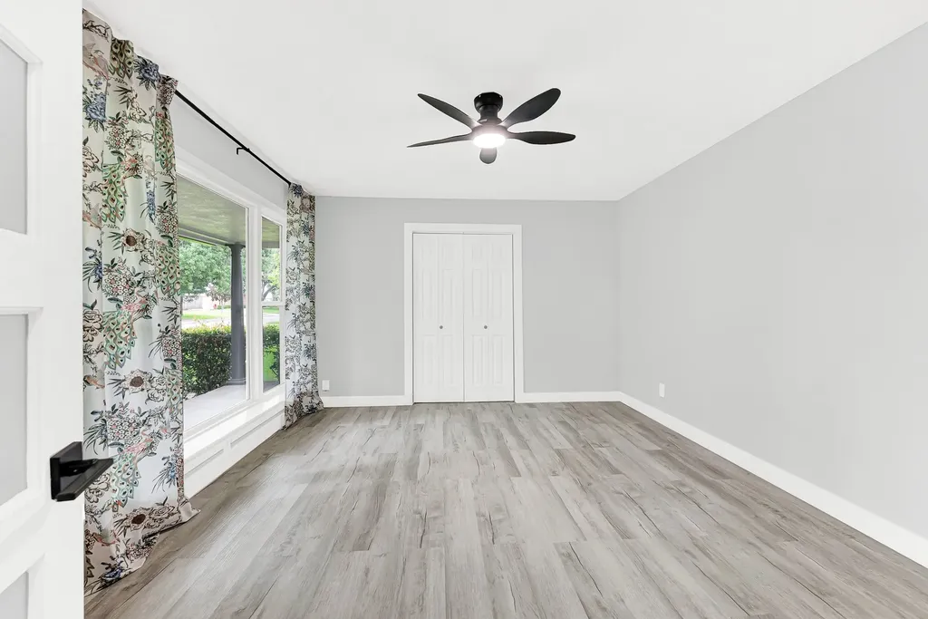 5821 Clendenin Avenue Dallas TX 75228