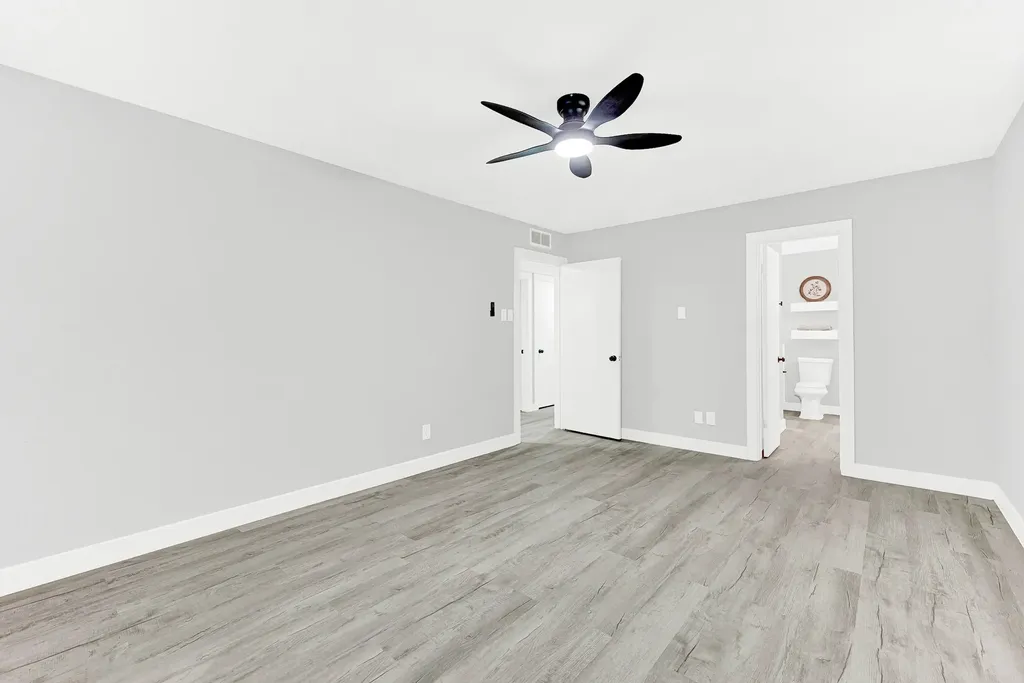 5821 Clendenin Avenue Dallas TX 75228