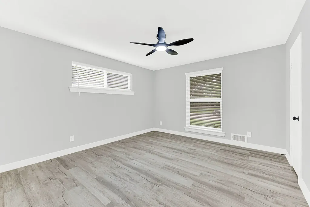 5821 Clendenin Avenue Dallas TX 75228