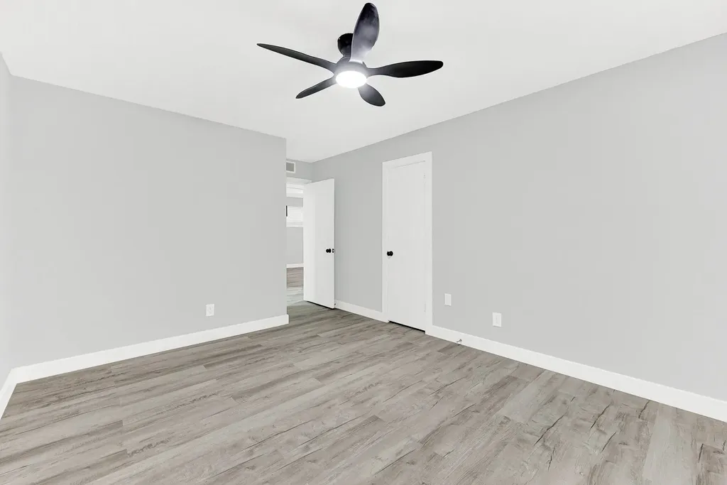 5821 Clendenin Avenue Dallas TX 75228
