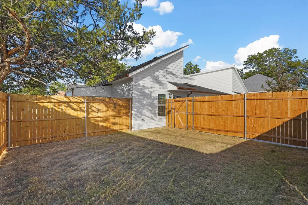 2217 Sayle Street Greenville TX 75401