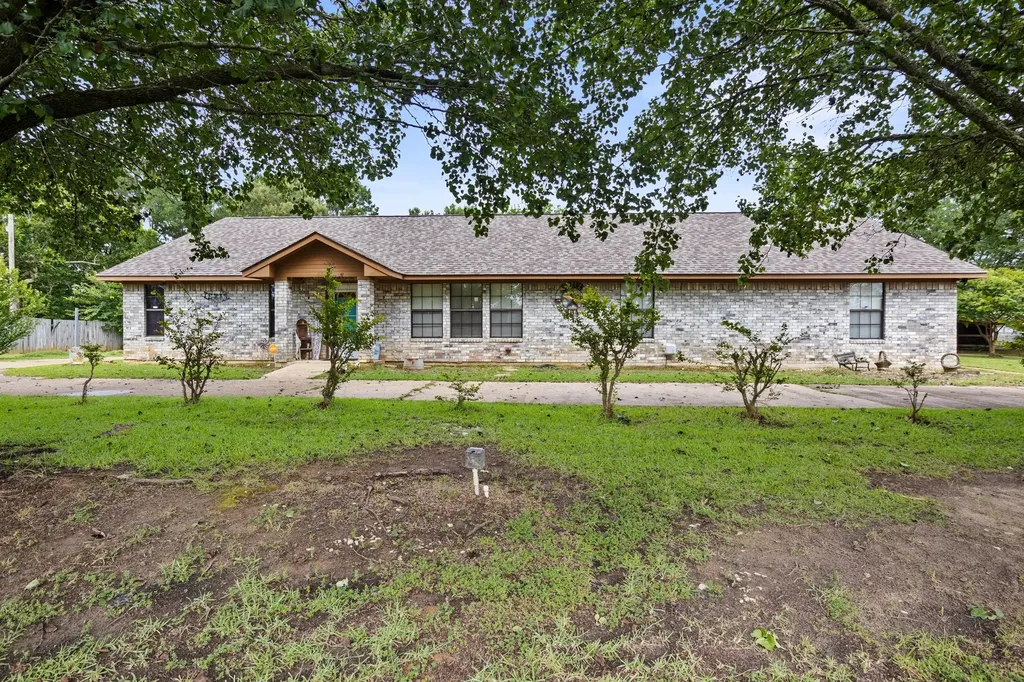 404 Joyner Avenue Omaha TX 75571