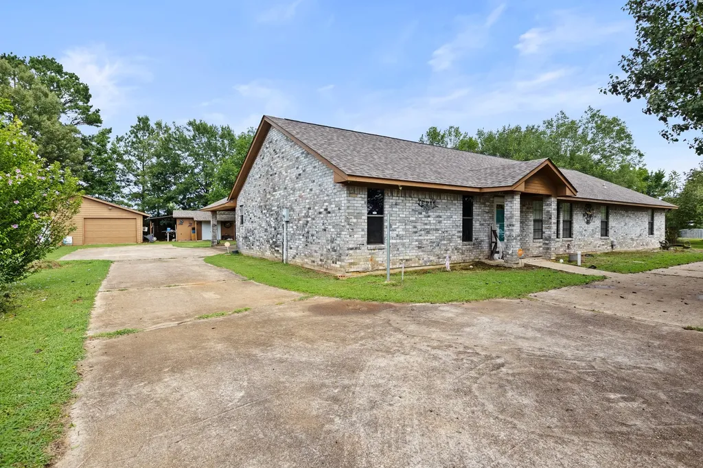 404 Joyner Avenue Omaha TX 75571