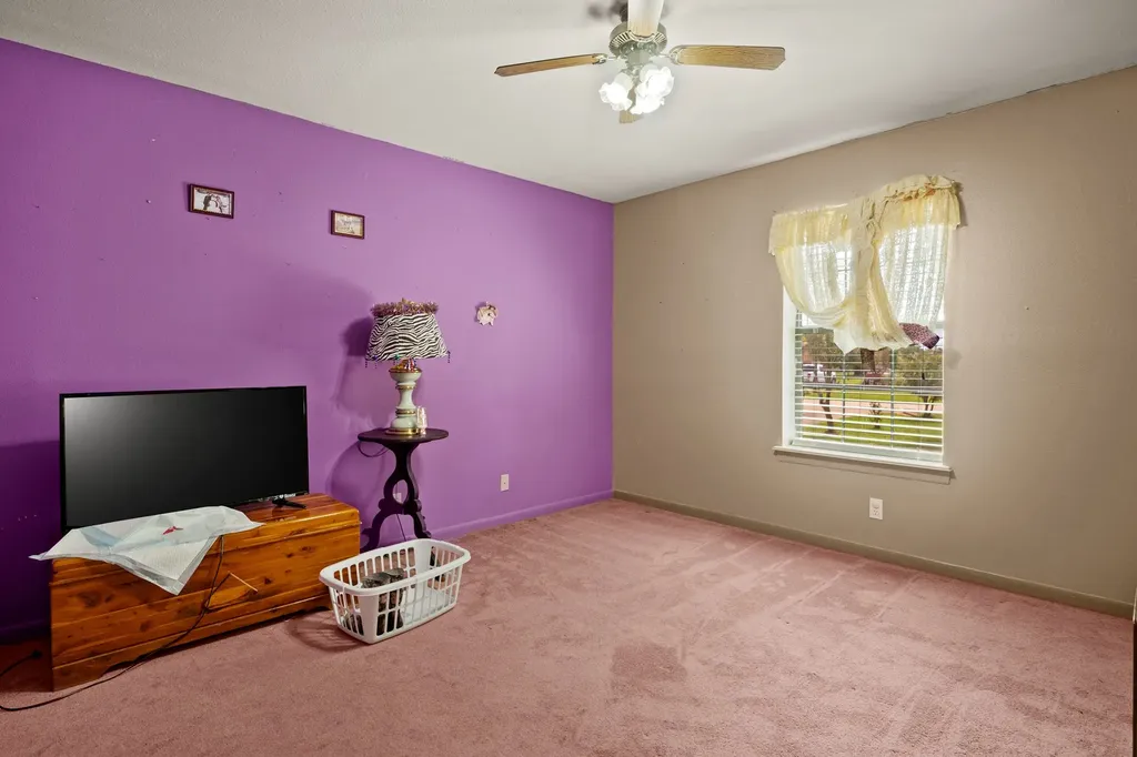 404 Joyner Avenue Omaha TX 75571