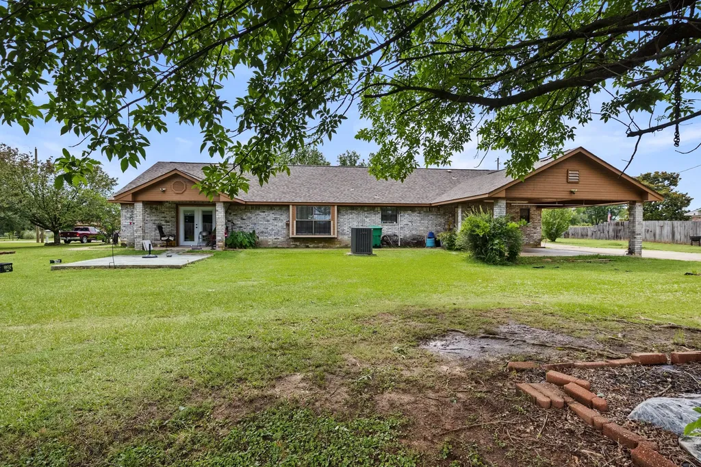 404 Joyner Avenue Omaha TX 75571