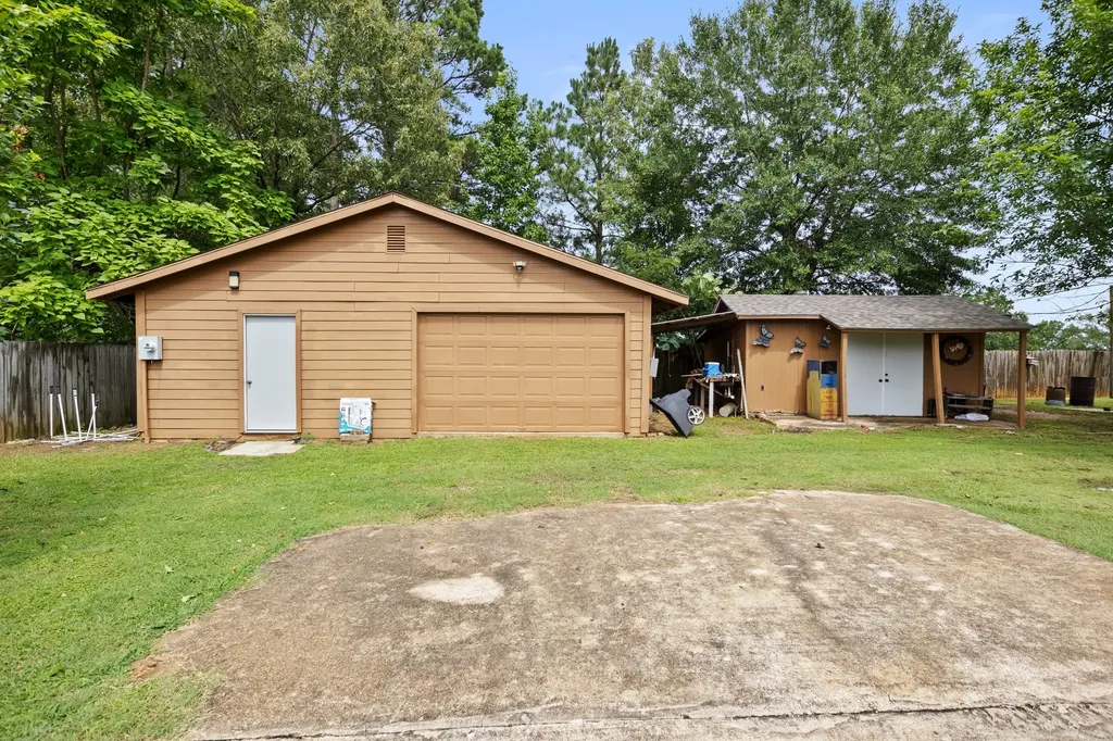 404 Joyner Avenue Omaha TX 75571