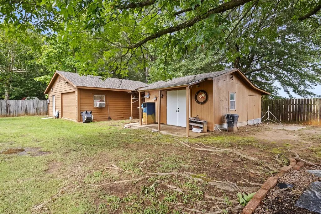 404 Joyner Avenue Omaha TX 75571