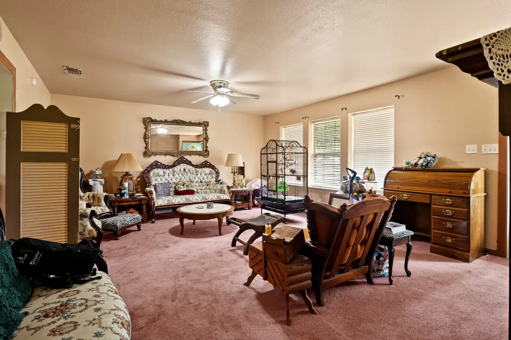 404 Joyner Avenue Omaha TX 75571