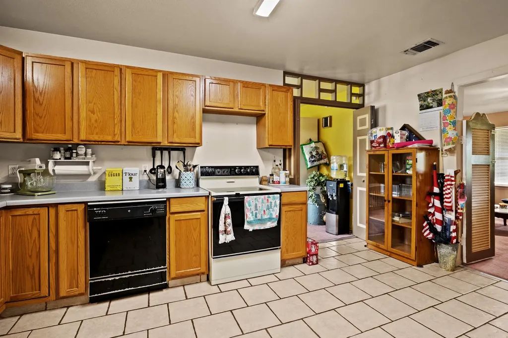 404 Joyner Avenue Omaha TX 75571