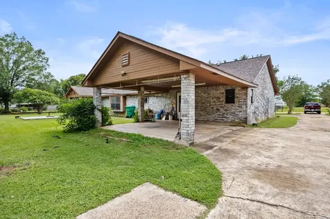 404 Joyner Avenue Omaha TX 75571